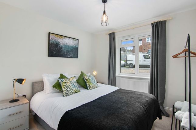 Thumbnail Flat to rent in Hawthorn Close, Oxford