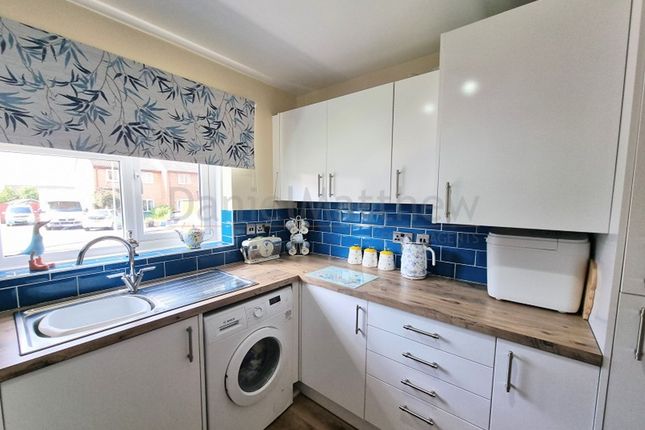 23 Tremains Court, Bridgend photo 4