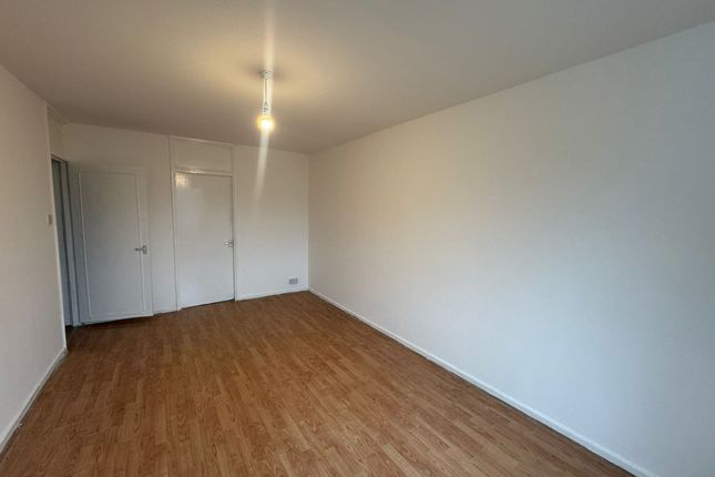 33 Wyllen Close, Wyllen Close, London photo 4