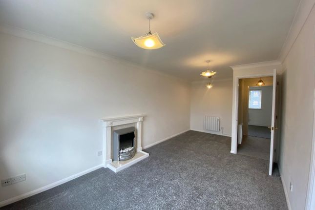 Flat for sale in Falmouth Close, Eastbourne