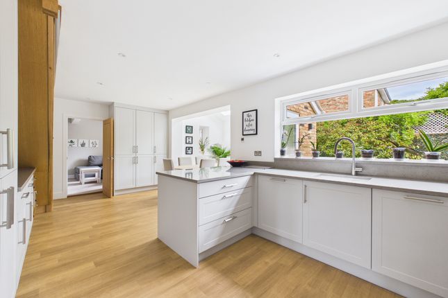 16 Highwoods Close, Marlow photo 3