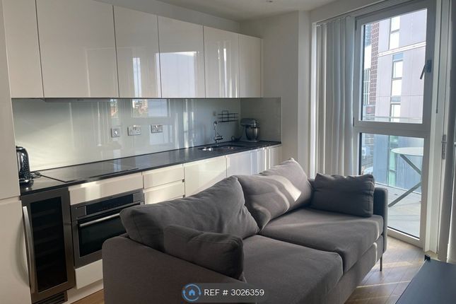 Studio flat on Flat, Brent House Wandsworth Road, London, £2,950/mo