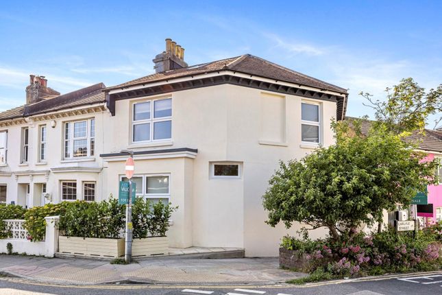 End terrace house for sale in Queens Park Road, Brighton