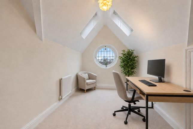 34a, Tudor Close, London photo 4