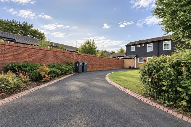 21, Primrose Gardens, West Midlands photo 2