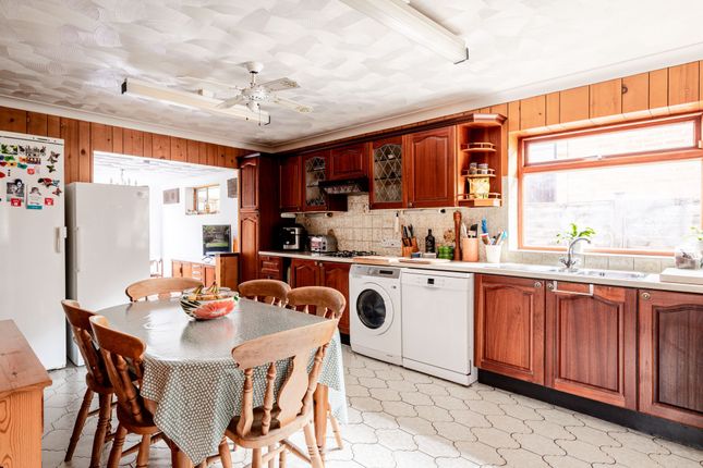 7 Cowley Drive, Brighton photo 4