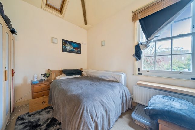 87a Aylesbury End, Beaconsfield photo 3
