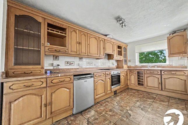 14, Cameron Close, Kent photo 2