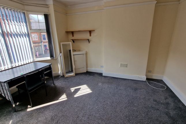 Duplex to rent in Lenton Boulevard, Nottingham