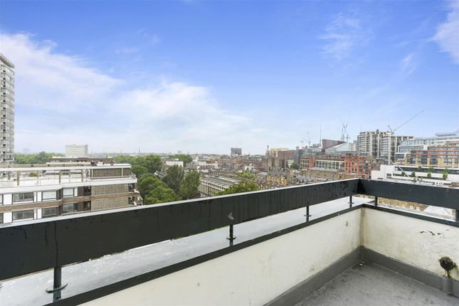 Flat for sale in The Water Gardens, Burwood Place, London