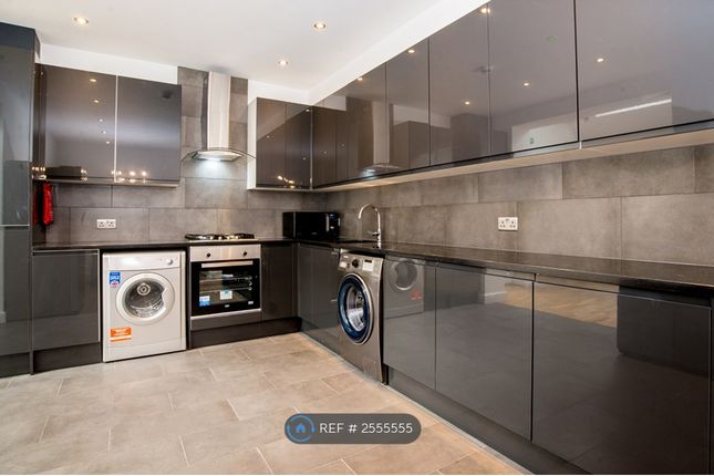 Contemporary Kitchen With New Appliances