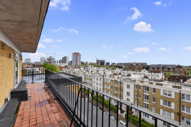 Flat for sale in Harrow Lodge, St. Johns Wood Road