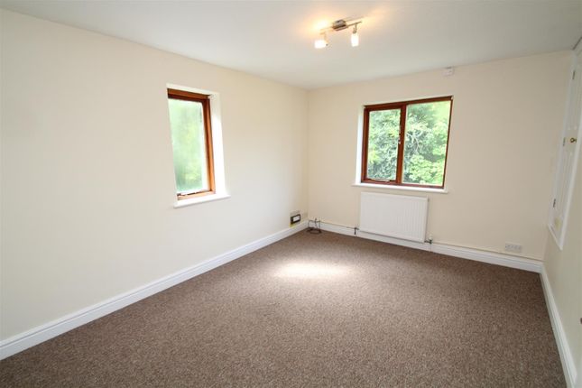 Flat to rent in Quarry Road, Swindon