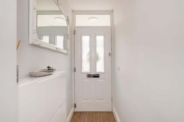 22, Barrington Road, Horsham photo 3