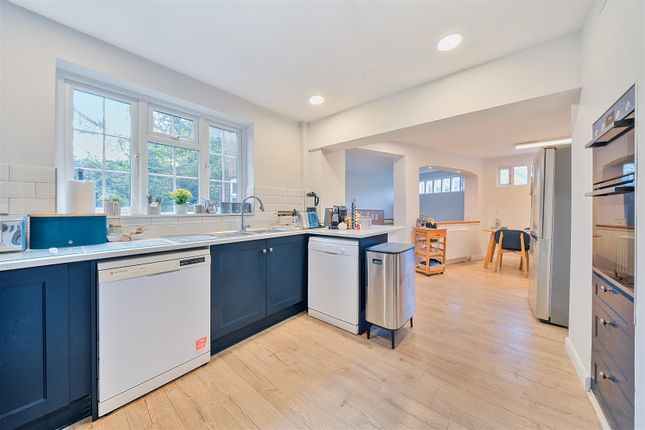 1 Warren Road Kitchen #1.Jpg