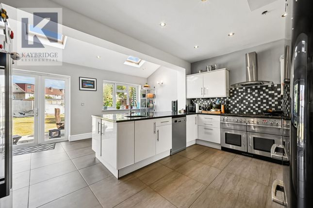 7 Stoneleigh Avenue, Worcester Park photo 4