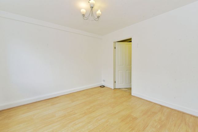 16, Lydgate Hall Crescent, Sheffield photo 3