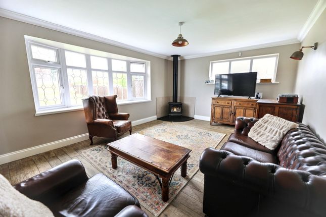 182, Point Clear Road, Clacton-on-sea photo 4