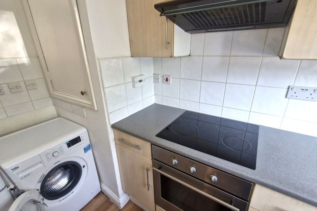 18, Uplands Close, London photo 5