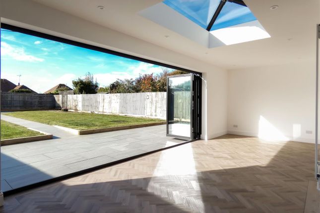 20, Shirley Close, Rustington photo 3