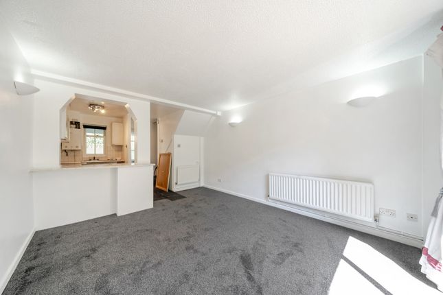 11, Lamplighters Close, Kent photo 4