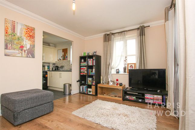Flat to rent in Groves Close, Colchester, Essex