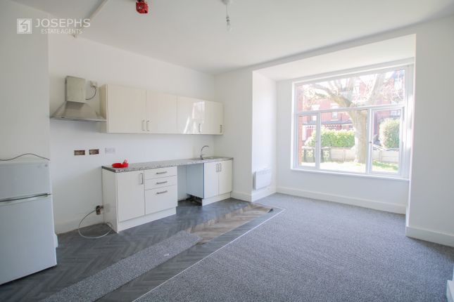 35, Bromwich Street, Bolton photo 4