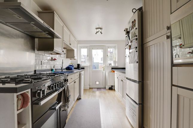 5 Bispham Drive, Nottingham photo 4