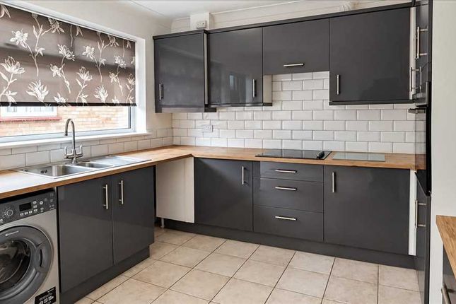 8, Carisbrooke Avenue, Great Clacton photo 3