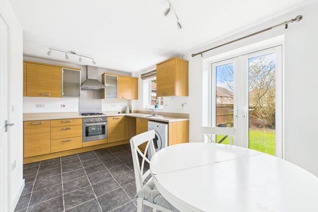 17 Hopkin Court Mapperley Plains, Nottingham photo 3