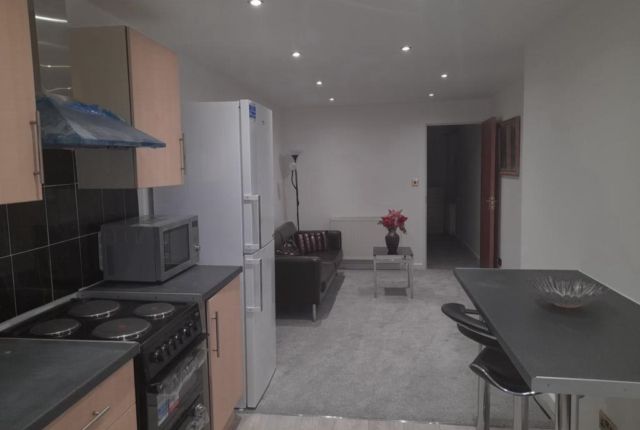 Thumbnail Property to rent in Fitzroy Drive, Leeds