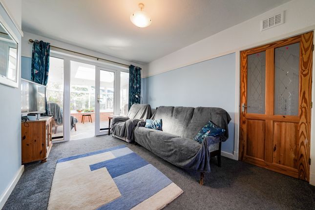 72 Turnbull Drive, Leicester photo 3