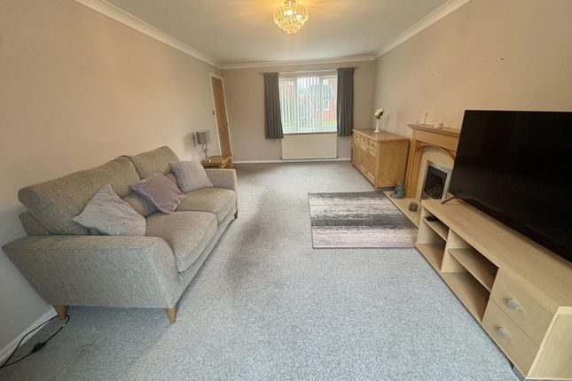 8, Orchard Drive, Neston photo 2