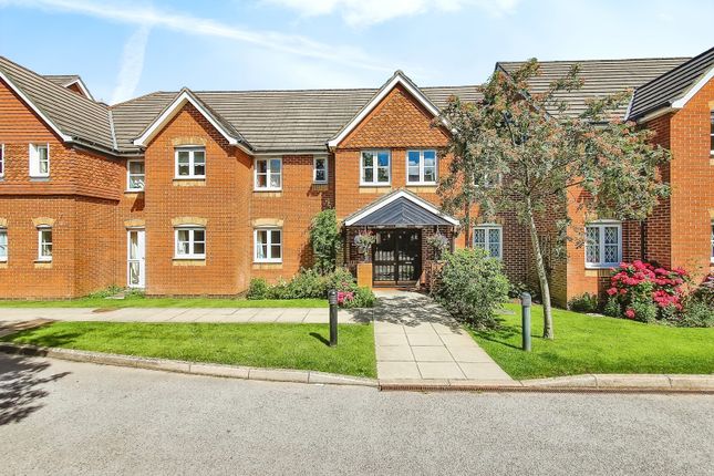 6 Hillcroft Court,, Chaldon Road, Surrey photo 3