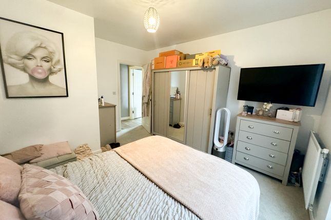 Flat to rent in Mariner House, Cole Avenue, Southend-On-Sea