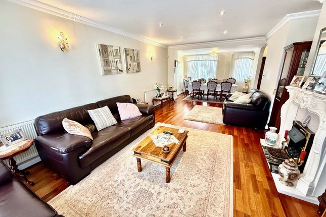 21, Langside Crescent, Southgate photo 4
