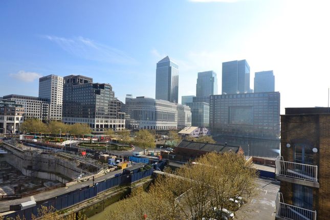 Cascades Tower, Canary Wharf photo 3