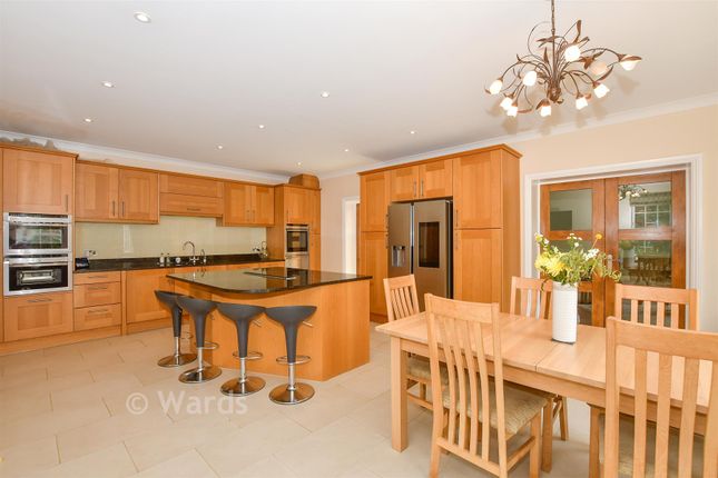 Hepplewhite Grange, Hollandbury Park, West Malling photo 4