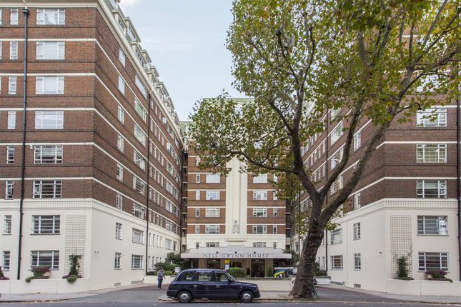 Thumbnail Flat for sale in Sloane Avenue, London