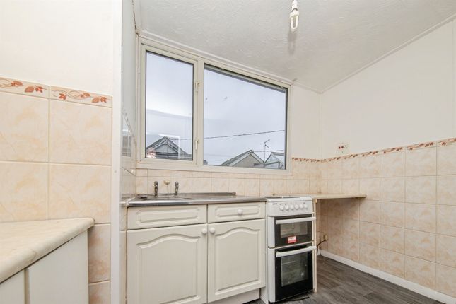 24, Yew Way, CLACTON-ON-SEA photo 4