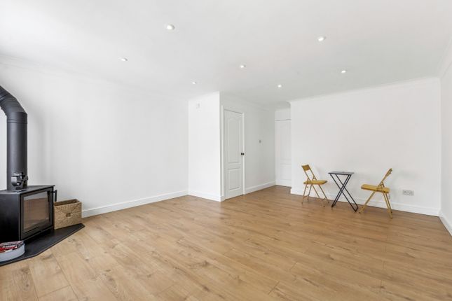 7, Hawthorne Way, Hungerford photo 4