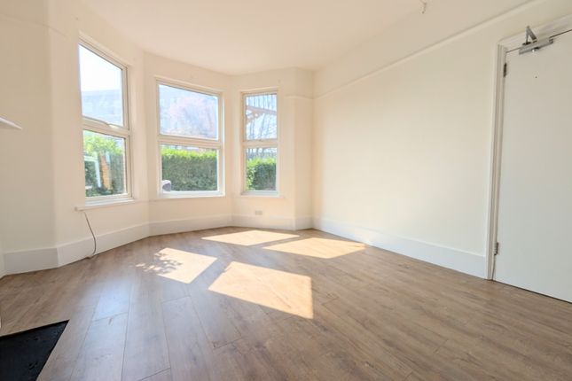 Flat 2, 108 Barrington Road, Crouch end photo 5