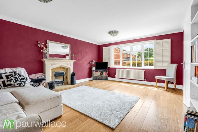 16, Hickman Close, Broxbourne photo 2