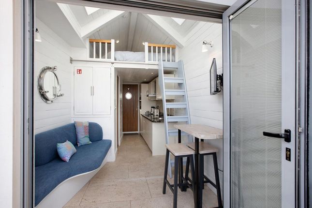 5 The Beach Huts Strand, Teignmouth photo 3