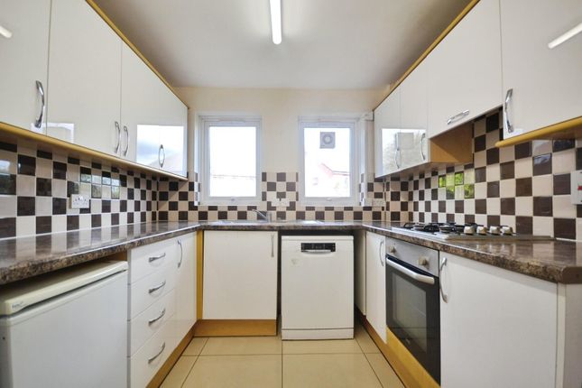 21, Beaconsfield Way, Reading photo 4