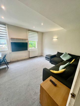 Flat to rent in Heaver Road, Clapham, London