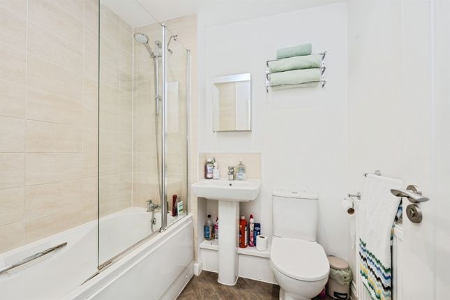 20, Clos Gelli Wen, SWANSEA photo 3