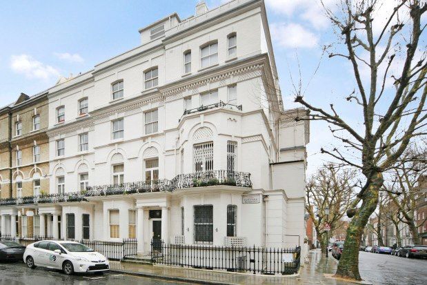Flat to rent in 52 Elm Park Road, London