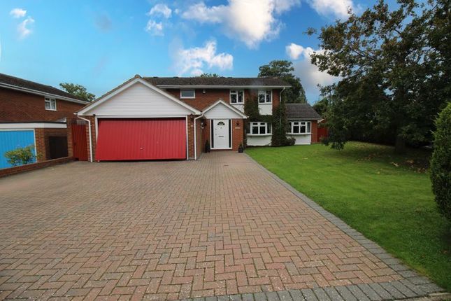 Thumbnail Detached house for sale in Hexham Close, Worth, Crawley
