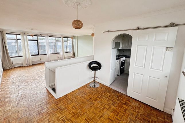 65, Park Court, HARLOW photo 3